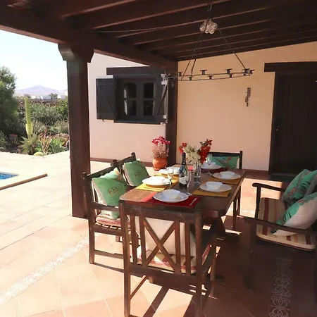Villa Flora Lajares