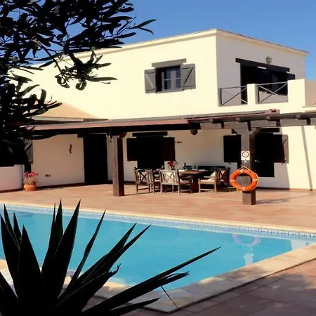 Villa Flora Lajares